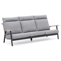 Hillerstorp Kungshult 3 -istuttava sohva terassille